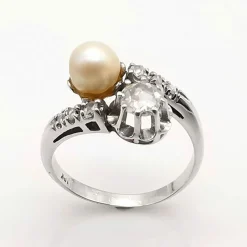 Bague or blanc toi & moi diamants et perle
