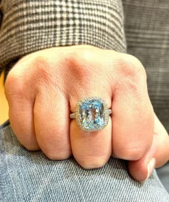 Bague or blanc topaze bleue et diamants