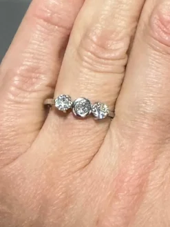 Bague or blanc trilogie diamants