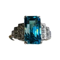 Bague or blanc zircon bleu naturel 4.60 carats diamants