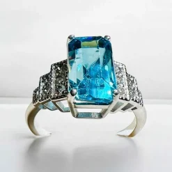 Bague or blanc Zyrcon Bleu naturel 4.60 carats et diamants