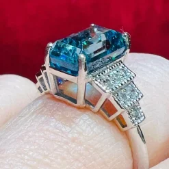 Bague or blanc Zyrcon Bleu naturel 4.60 carats et diamants