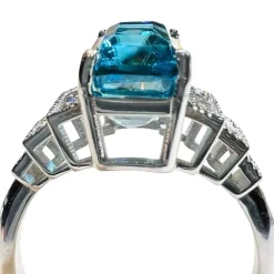 Bague or blanc Zyrcon Bleu naturel 4.60 carats et diamants