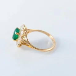 Bague or, diamants et émeraude