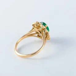 Bague or, diamants et émeraude