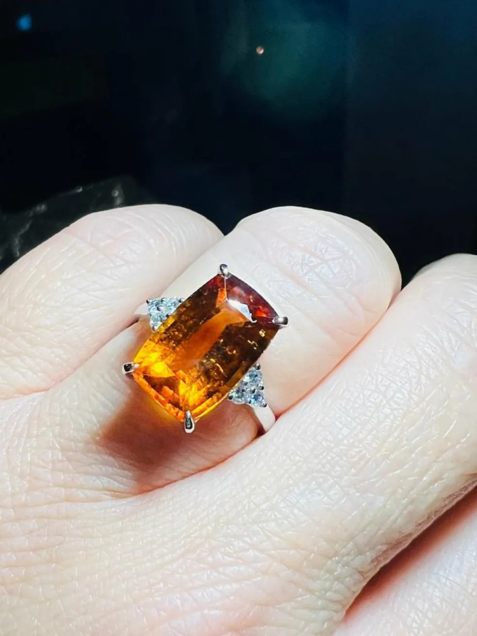 Bague Or, Grenat Spéssartite de 6.40 ct, 6 Diamants