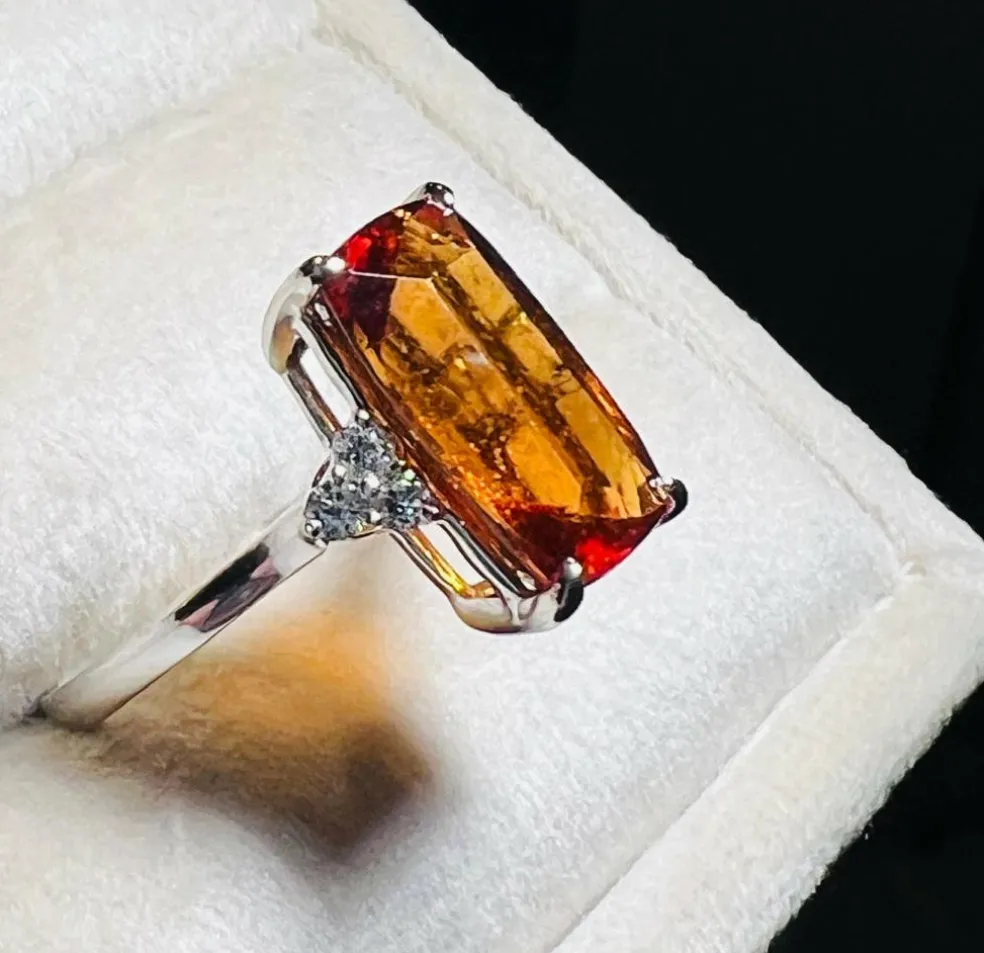 Bague Or, Grenat Spéssartite de 6.40 ct, 6 Diamants