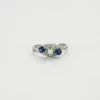 Bague or gris, aigue-marine, saphirs et diamants