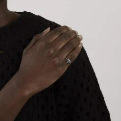 Bague or gris, aigue-marine, saphirs et diamants