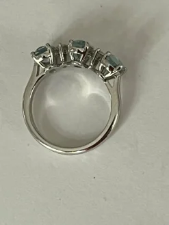 Bague or gris aigues-marines diamants