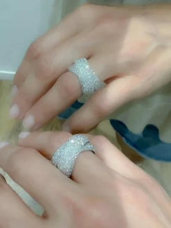 Bague or gris croisée pavage diamant