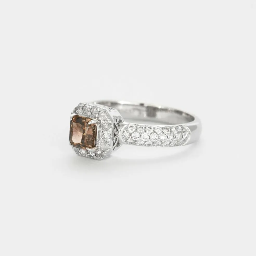 Bague or gris diamant brun et diamants