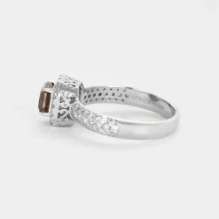 Bague or gris diamant brun et diamants