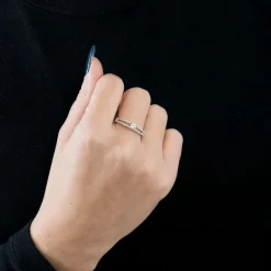 Bague or gris diamant style solitaire