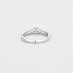 Bague or gris diamant style solitaire