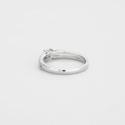 Bague or gris diamant style solitaire