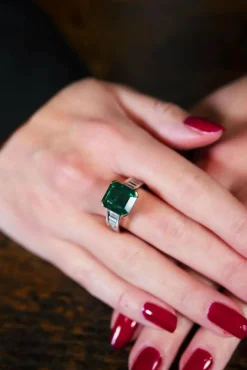 Bague Or Gris, Emeraude de Zambie et Diamants