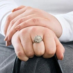 Bague or gris et diamants