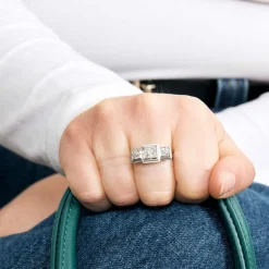 Bague or gris et diamants
