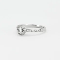 Bague or gris et diamants