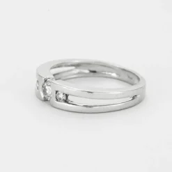 Bague or gris et diamants