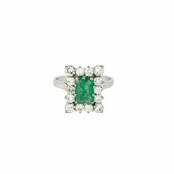 Bague or gris, émeraude et diamants
