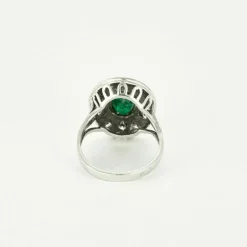 Bague or gris, émeraude et diamants