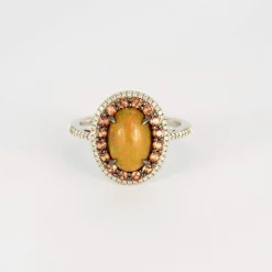 Bague or gris, opale de feu, saphirs orange et diamants