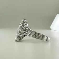 Bague or gris pavée de diamants