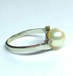 Bague or gris perle et diamants