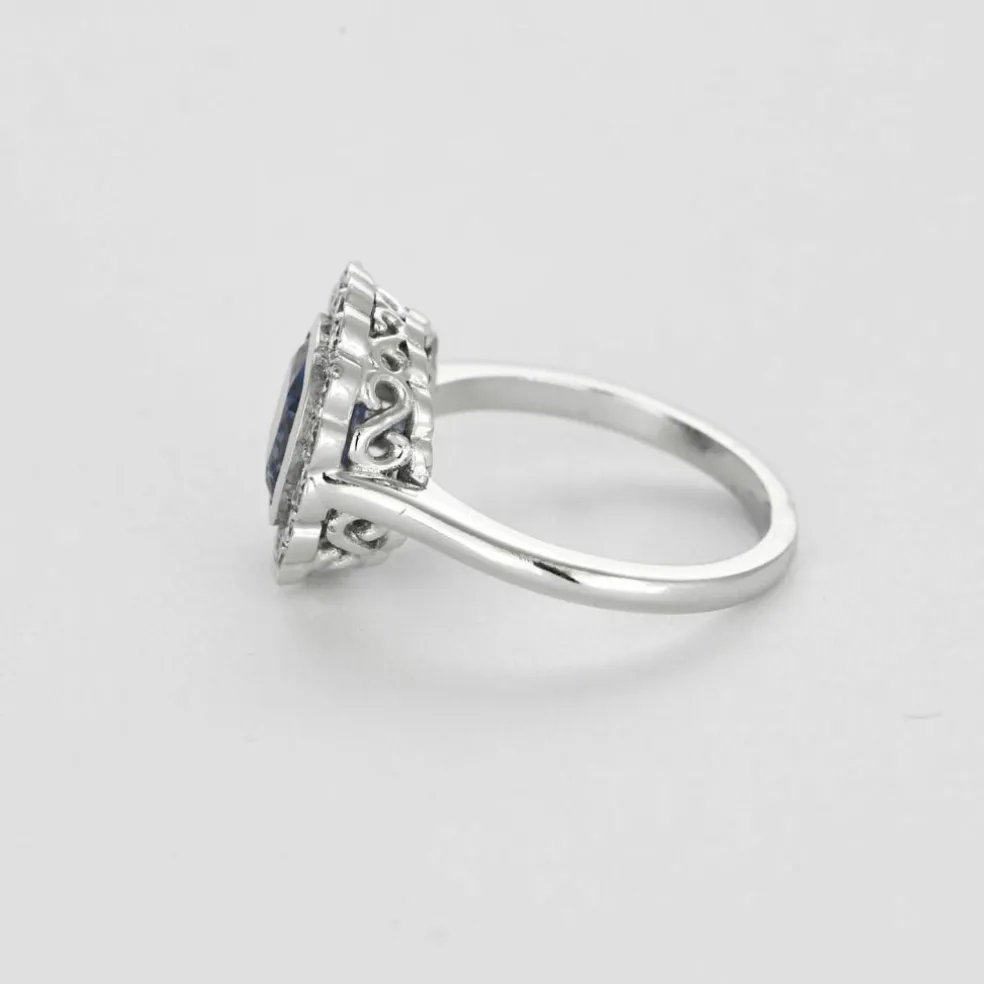 Bague or gris, saphir et diamants