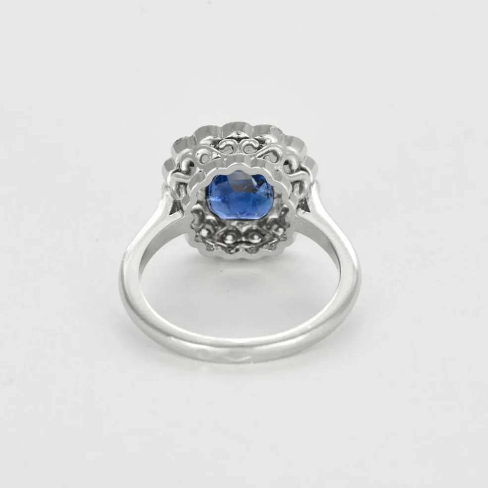 Bague or gris, saphir et diamants