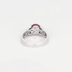 Bague or gris, saphir rose et diamant