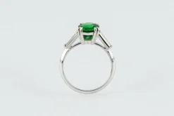 Bague or gris sertie d’un grenat tsavorite et diamants