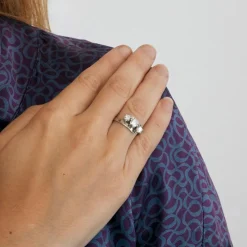 Bague or gris trois diamants