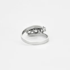 Bague or gris trois diamants