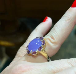 Bague or jade lavande en cabochon, améthystes, pavage de diamants