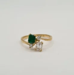 Bague or jaune 18 carats sertie d'une émeraude et diamants naturels