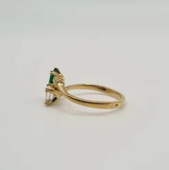 Bague or jaune 18 carats sertie d'une émeraude et diamants naturels