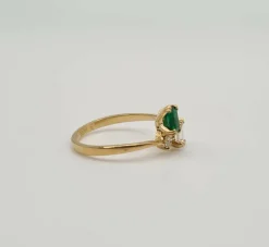 Bague or jaune 18 carats sertie d'une émeraude et diamants naturels