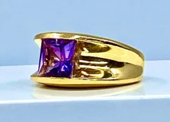 Bague or jaune améthyste carrée