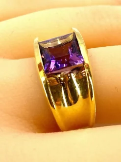 Bague or jaune améthyste carrée