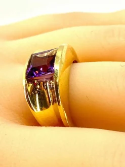 Bague or jaune améthyste carrée