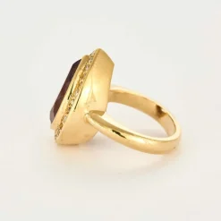 Bague or jaune, améthyste et diamants