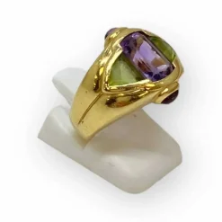 Bague or jaune, améthystes, péridots