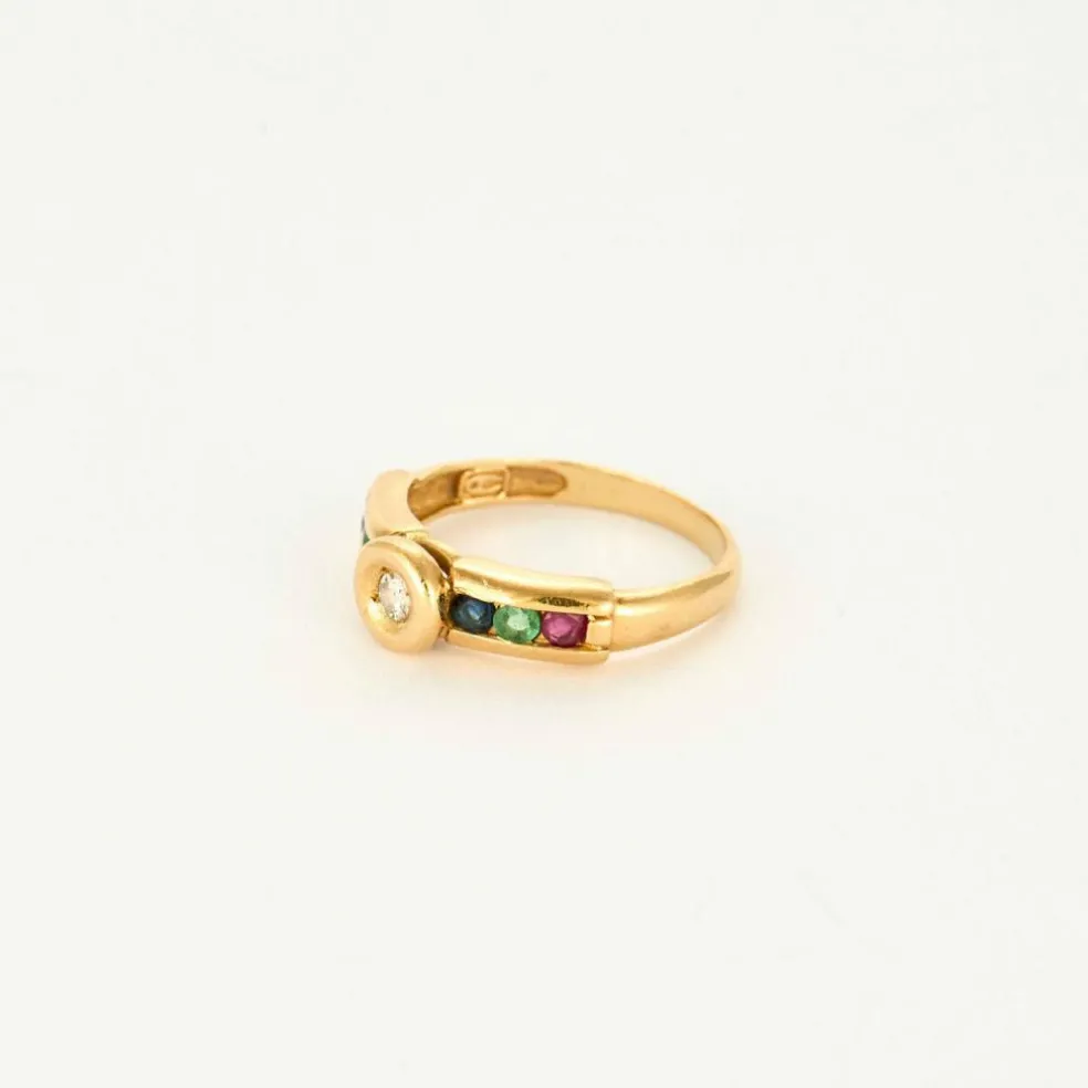 Bague or jaune centré d'un diamants, épaulée rubis, saphir, émeraude