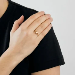 Bague or jaune centrée d'un diamant