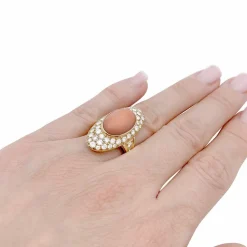 Bague, or jaune, corail et diamants