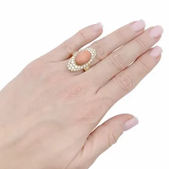 Bague, or jaune, corail et diamants