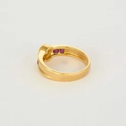 Bague or jaune, diamant et rubis de syhtèse calibrés